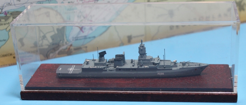 Fregatte F 220 "Hamburg" in Vitrine (1 St.) D 2004 Albatros ALK-SV 200A - bitte separat bestellen